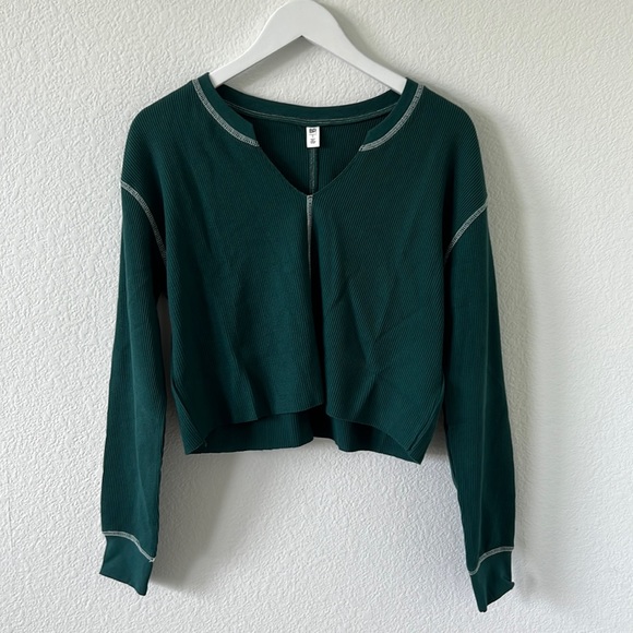 BP. Split Neck Thermal Crop - Picture 2 of 6